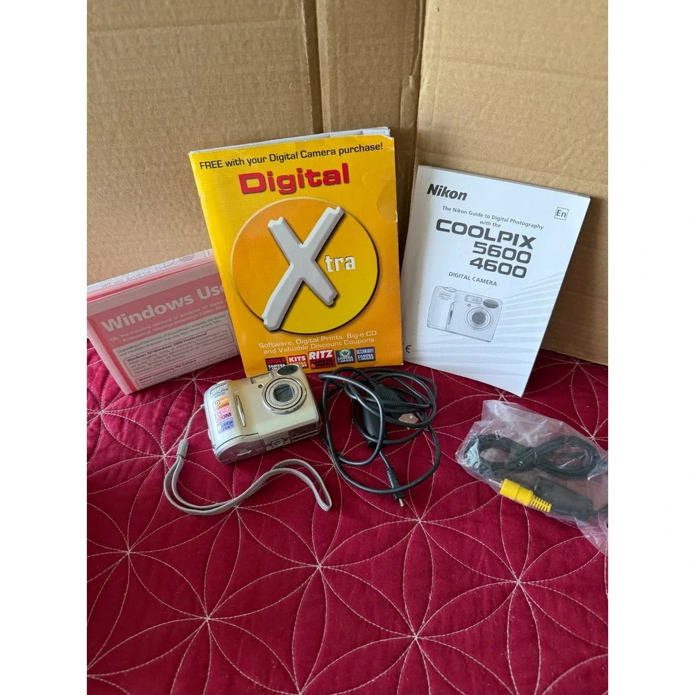 Nikon Coolpix 4600 Digital Camera 4.0MP 3x Zoom Silver E4600 with Box Works Grea